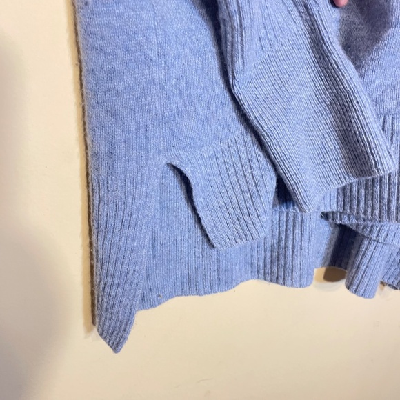 Cashmere cozy V-Neck Gray Sweater - Picture 3 of 8